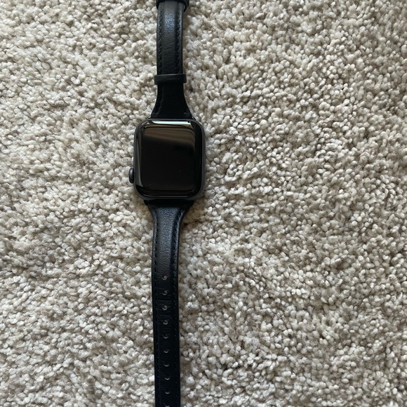 I was gifted this series 5 Apple Watch in April of 2019.  I hardly used it. - Picture 4 of 5
